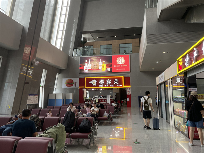 简析高铁站灯箱广告特点